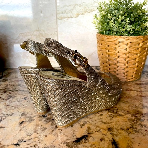 The Wishbone Collection High Heel Shoes - Picture 4 of 7